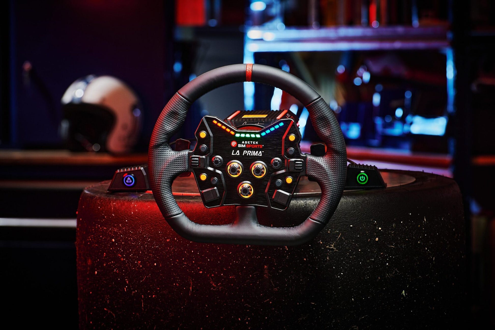 Asetek La Prima closed D-rim in black leather with red center stripe and perforated handles