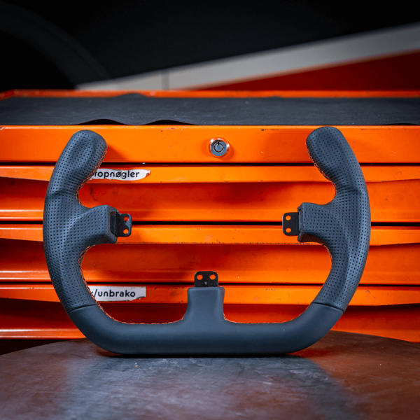 Fonrt on image of Asetek Open D rim in black leather, clean center spoke design